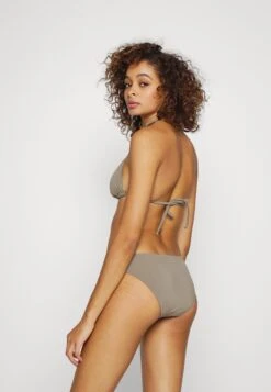 Bruno Banani Triangle Set - Bikini - Stone 11 Bruno Banani Triangle Set - Bikini - Stone -Dameskleding 045f472a6ef24724a24e706526954544