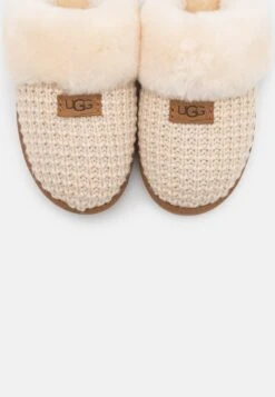 Ugg Cozy - Pantoffels - Cream -Dameskleding 0ba294fceeec41fb9fb38426add47e61