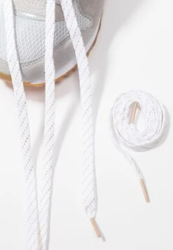 Skechers Sneakers Laag - Light Grey -Dameskleding 1c2a6eb659094c6c9761f38fac2292ab