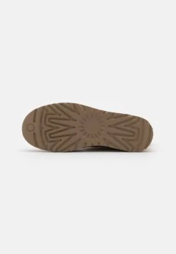 Ugg Classic Mini Logo Zip - Korte Laarzen - Chestnut 12 Ugg Classic Mini Logo Zip - Korte Laarzen - Chestnut -Dameskleding 23c0bdf101914c4ba916f78c212125d4