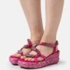 Alma En Pena Sandalen Met Sleehak - Fuxia -Dameskleding 2707cedf0f5b4703bd6a2b1401c44f45