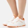 Sneakers Laag - White/Orange -Dameskleding 28cb5d2d216347e481ba984f808de516
