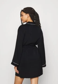 Anna Field Amanda Satin Dressing Gown - Badjas - Black -Dameskleding 2ed7ad8212184e4ca1dc1b97ba75f567