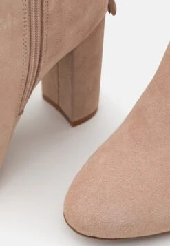 Leather - Laarzen Met Hoge Hak - Beige -Dameskleding 46cb7ba4b24644c79690a3cae899d54e