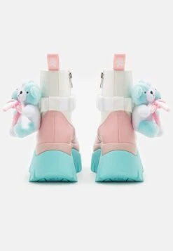 KOI FOOTWEAR Melanie Martinez Sweet Teddy Bear Platform Boots - Korte Laarzen - Blue/Pink/White -Dameskleding 4b80000437fe49128bbe5fd8d98b6074