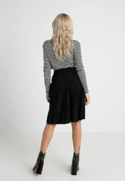 A-Lijn Rok - Black -Dameskleding 5053c38cb0014b659c7b9f981ef22899