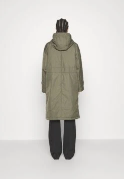 Marc O'Polo Coat Long Padded Fixed Hood Zipper Drawstring Waist - Parka - Olive Crop 14 Marc O'Polo Coat Long Padded Fixed Hood Zipper Drawstring Waist - Parka - Olive Crop -Dameskleding 6891794f3bf4452a9d6a61ad7079317f