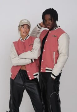 Lamar Varsity Jacket Unisex - Imitatieleren Jas - Coral 14 Lamar Varsity Jacket Unisex - Imitatieleren Jas - Coral -Dameskleding 6989b6b2882f45d285fd3d109057e05b