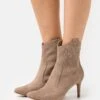 Anna Field Enkellaarsjes Met Hoge Hak - Taupe 1 Anna Field Enkellaarsjes Met Hoge Hak - Taupe -Dameskleding 6a0c670a6ddd4b1a800dc2ddc78681fe