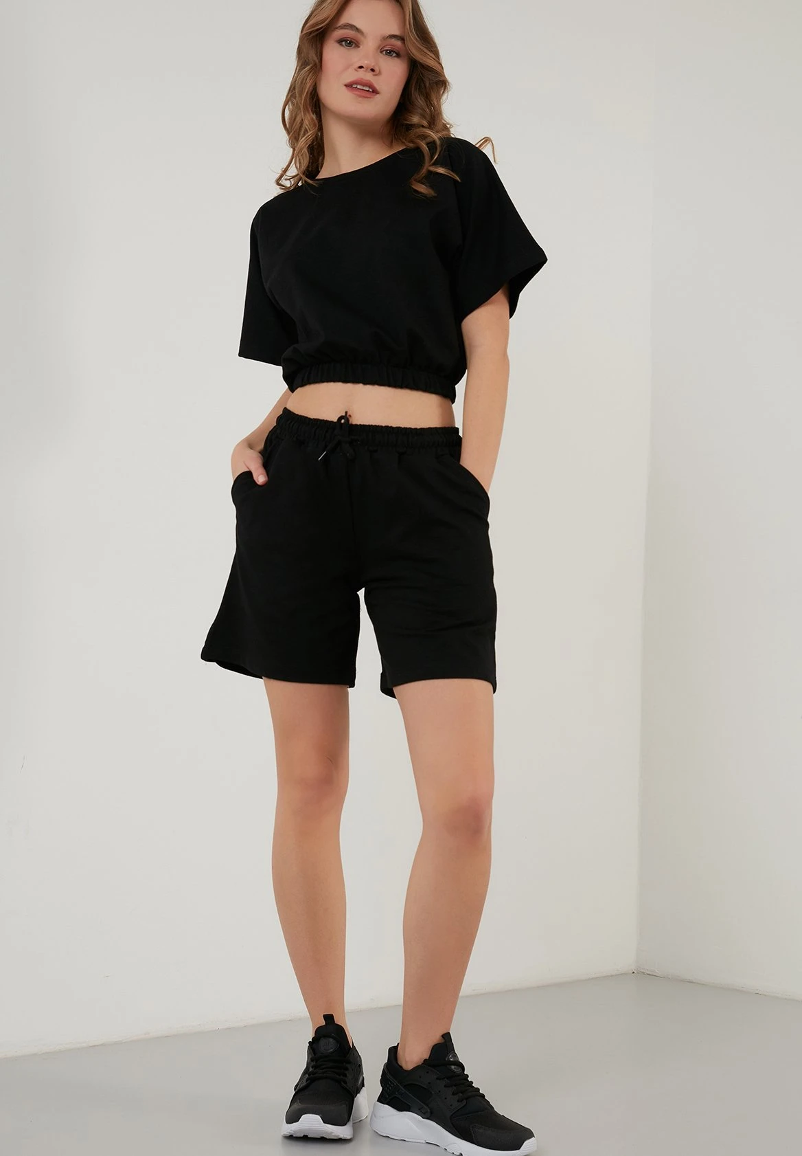 LELA Two Piece Set - Regular Fit - Shorts - Black 4 LELA Two Piece Set - Regular Fit - Shorts - Black - Afbeelding 2