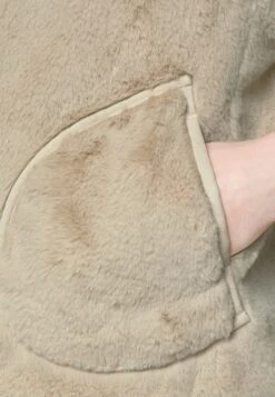 MARC CAIN Bodywarmer - Almond Milk -Dameskleding 7cd14e8ad6fe4834a01639b80fc13efe