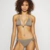Bruno Banani Triangle Set - Bikini - Stone 1 Bruno Banani Triangle Set - Bikini - Stone -Dameskleding 7db2b41b4ac44ca9a29b391bf5278628