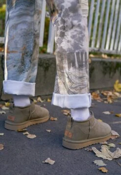 Ugg Korte Laarzen - Marrone 11 Ugg Korte Laarzen - Marrone -Dameskleding 805545edaa1f4bd18248d04b1a641ed4