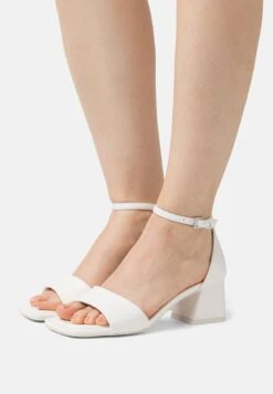 Nieuwe Producten 3 Call It Spring Vickie - Sandalen - White