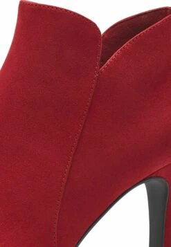 Tamaris Enkellaarsjes Met Plateauzool - Cherry -Dameskleding 8548980c629243509e8390bf5babd6e3