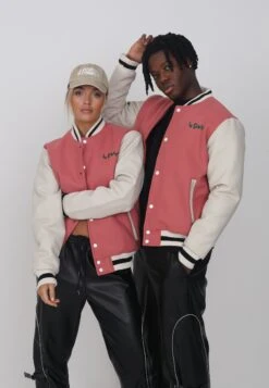 Lamar Varsity Jacket Unisex - Imitatieleren Jas - Coral 16 Lamar Varsity Jacket Unisex - Imitatieleren Jas - Coral -Dameskleding 8a017222170a4fe5ab58d611207414c4