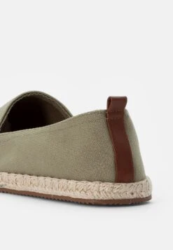Pier One Rena Espadrille Unisex - Espadrilles - Olive 13 Pier One Rena Espadrille Unisex - Espadrilles - Olive -Dameskleding 8b1ef3dce9d344a08d816af96a53324d