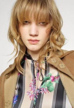 MAX & Co. Mela - Jas - Camel -Dameskleding 8d57191a3c3d443a89c269569ff211a4