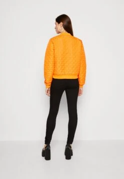 Noisy May Nmvivi- Bomberjacks - Vibrant Orange -Dameskleding 904cb314623d43ab96b554a2d22b95ac