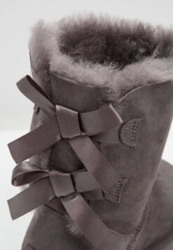 Ugg Bailey Bow - Korte Laarzen - Grey 15 Ugg Bailey Bow - Korte Laarzen - Grey -Dameskleding 9db3d989bbe645c6847acb8223ef4d8d