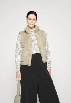 MARC CAIN Bodywarmer - Almond Milk -Dameskleding ad621ce4c72d4b3581aef5582d347dab