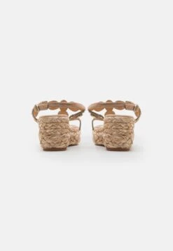 Alma En Pena Sandalen Met Sleehak - Beige -Dameskleding b515a4cbbd6d4779b7f937298e61c6dd