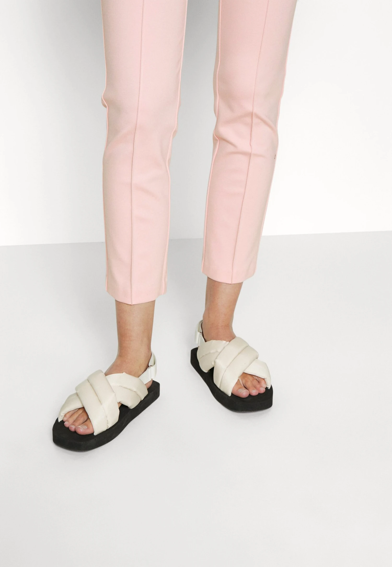 MARC CAIN Broek - Soft Powder Pink 7 MARC CAIN Broek - Soft Powder Pink - Afbeelding 5