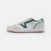 Vans Lowland Unisex - Sneakers Laag - Court Green/White 2 Vans Lowland Unisex - Sneakers Laag - Court Green/White -Dameskleding bbd1b4fe95784004837229eb9de9e045