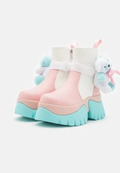 KOI FOOTWEAR Melanie Martinez Sweet Teddy Bear Platform Boots - Korte Laarzen - Blue/Pink/White -Dameskleding c1a669c57b2b40fba289021b1425f5ac