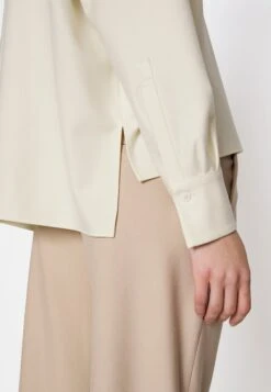 DRYKORN Cloelia - Blouse -Off White -Dameskleding c4bc0ca4918e496bb3b6ecbcc1751693