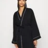 Anna Field Amanda Satin Dressing Gown - Badjas - Black 1 Anna Field Amanda Satin Dressing Gown - Badjas - Black -Dameskleding c8514e45c9704a56b441d86f6c913dc1