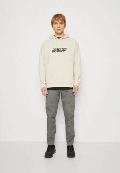 Dameskleding -Dameskleding d29ab2db18204d5cacf1859bb808277d