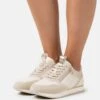 Tamaris Sneakers Laag - Cream 1 Tamaris Sneakers Laag - Cream -Dameskleding d9261af540304e8da6c9f5610b02b230