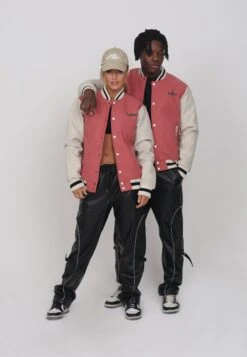 Lamar Varsity Jacket Unisex - Imitatieleren Jas - Coral 13 Lamar Varsity Jacket Unisex - Imitatieleren Jas - Coral -Dameskleding da79dc0c8f6446288071845f3a0ab1e8