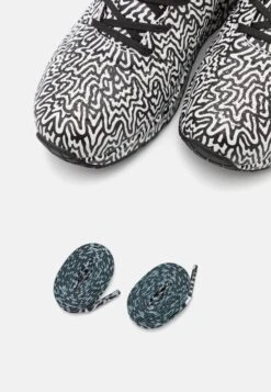 Uno - Sneakers Laag - Black/White 13 Uno - Sneakers Laag - Black/White -Dameskleding e15017e786444988a9e10e43c3562a1c