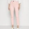 MARC CAIN Broek - Soft Powder Pink 1 MARC CAIN Broek - Soft Powder Pink -Dameskleding e2d8e39d786746998a1b25517787a6ef