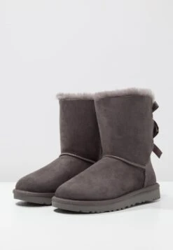 Ugg Bailey Bow - Korte Laarzen - Grey 12 Ugg Bailey Bow - Korte Laarzen - Grey -Dameskleding e6f85be4eff5429c9be1d6f252cd591b