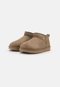 Ugg Korte Laarzen - Marrone 12 Ugg Korte Laarzen - Marrone -Dameskleding eb7d42414b394181ae85b6f4f39bc53d