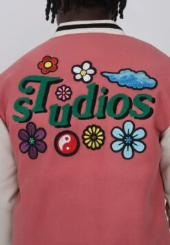 Lamar Varsity Jacket Unisex - Imitatieleren Jas - Coral 19 Lamar Varsity Jacket Unisex - Imitatieleren Jas - Coral -Dameskleding f986d7d94a644611ab0775d98e9acc81