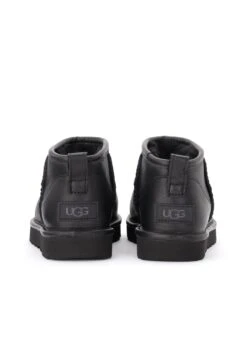 Ugg Korte Laarzen - Nero -Dameskleding fd30a310a4784f7187e3791c53986639